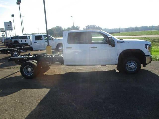 2026 GMC Sierra 3500 HD Chassis Cab Pro