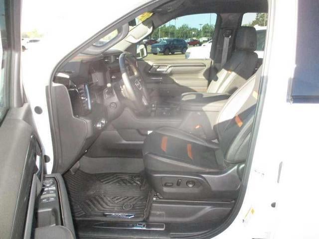 2025 GMC Sierra 1500 AT4 Crew Cab 4WD