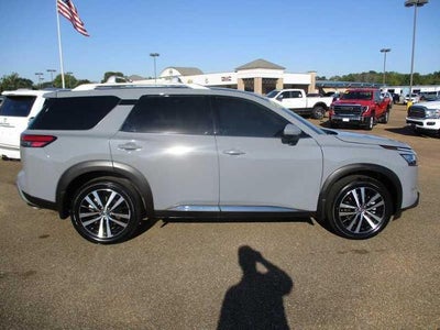 2024 Nissan Pathfinder Platinum